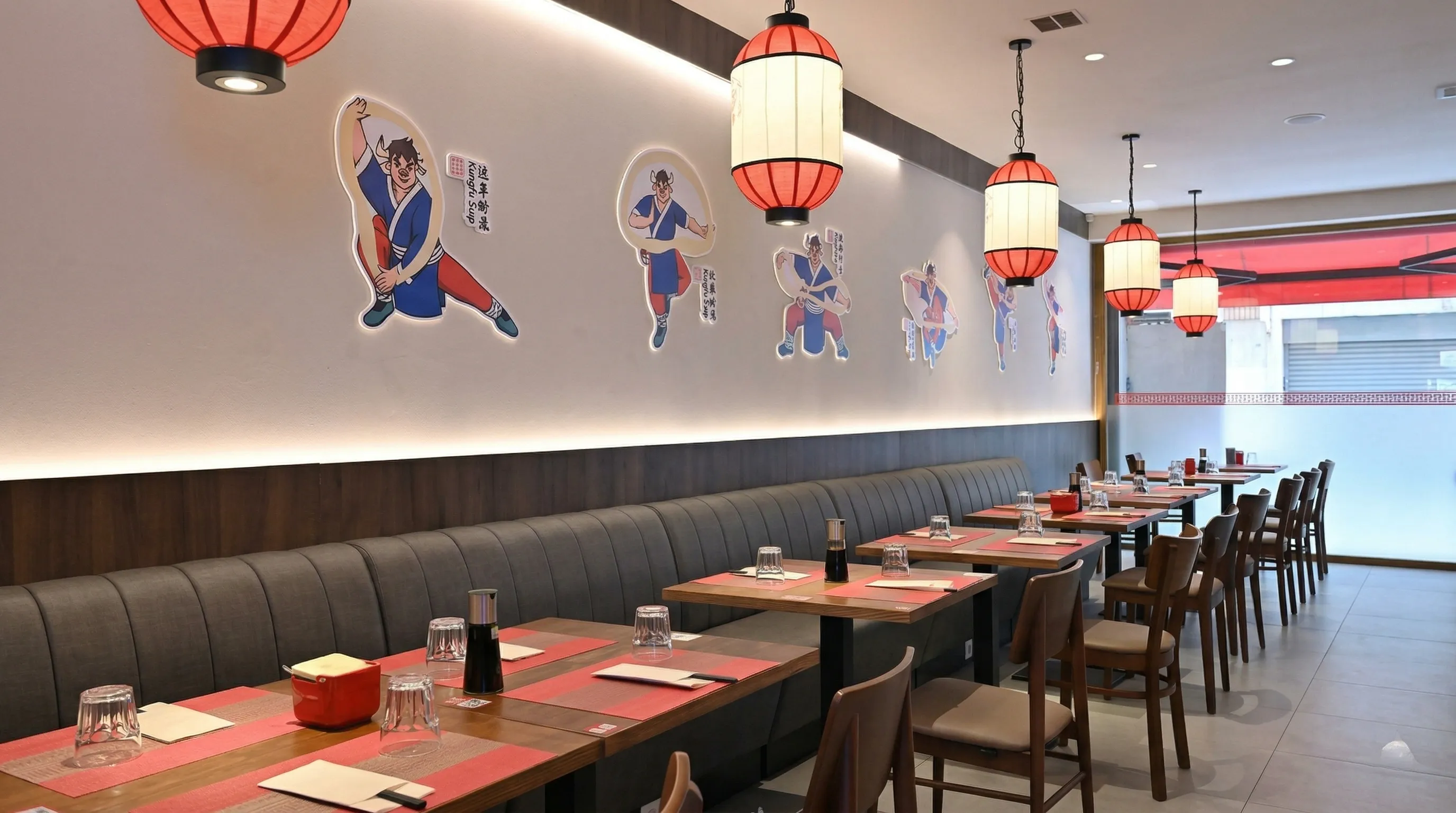 Interior del restaurante Ox Lan Beef Noodle en Sant Andreu